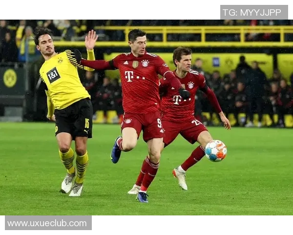 足球明星张开手臂庆祝胜利瞬间展现激情与荣耀的完美结合 足球明星张开手臂庆祝胜利瞬间展现激情与荣耀的完美结合